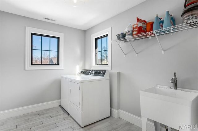 320 Bogey Lane, Kirkwood, MO 63122