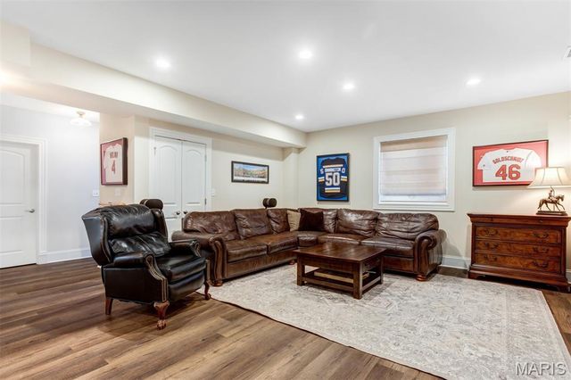 320 Bogey Lane, Kirkwood, MO 63122