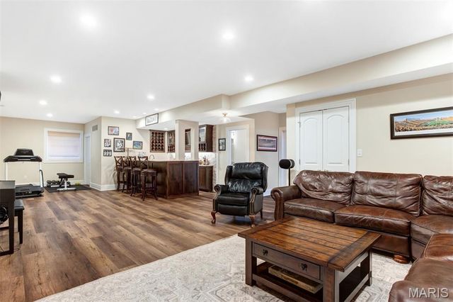 320 Bogey Lane, Kirkwood, MO 63122