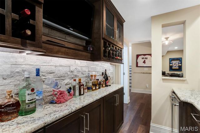 320 Bogey Lane, Kirkwood, MO 63122