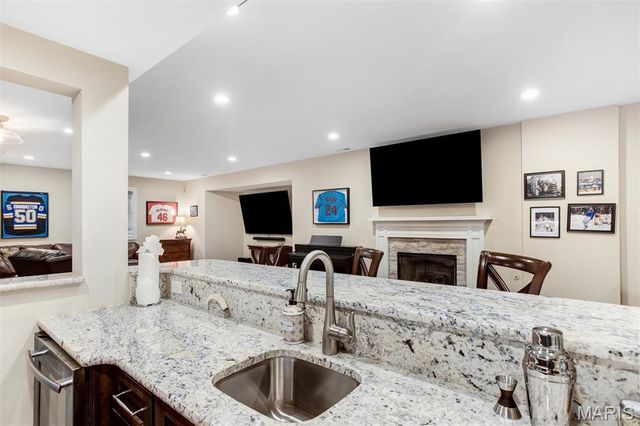 320 Bogey Lane, Kirkwood, MO 63122