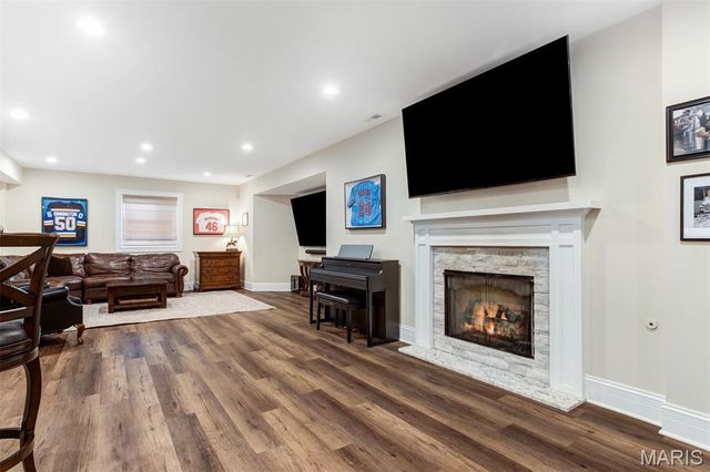 320 Bogey Lane, Kirkwood, MO 63122