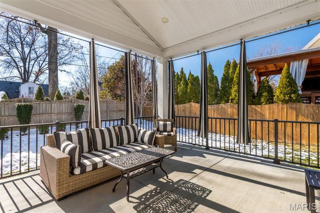 320 Bogey Lane, Kirkwood, MO 63122