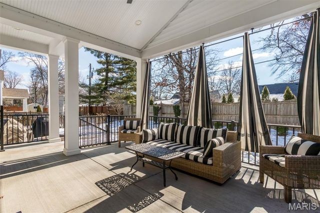 320 Bogey Lane, Kirkwood, MO 63122