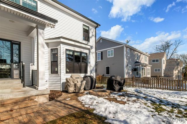 320 Bogey Lane, Kirkwood, MO 63122