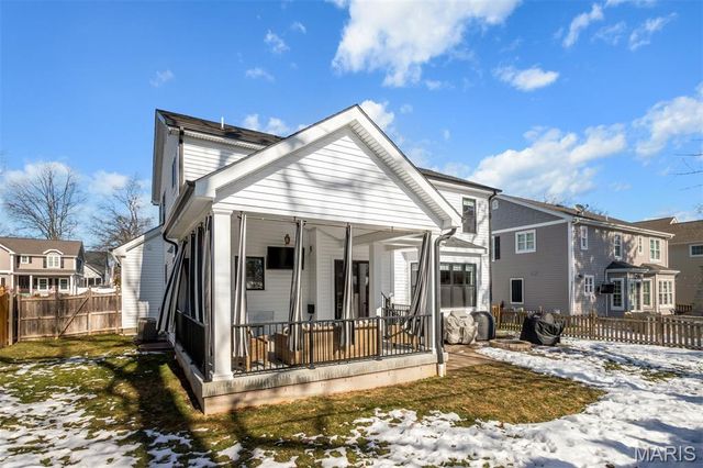 320 Bogey Lane, Kirkwood, MO 63122