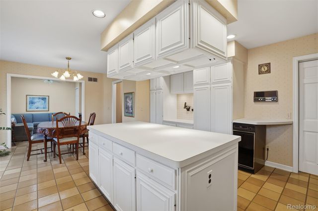 32322 Scenic Lane, Franklin Village, MI 48025