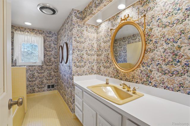 32322 Scenic Lane, Franklin Village, MI 48025