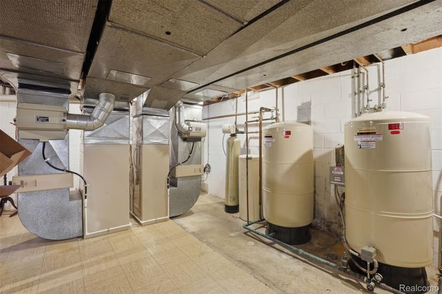 32322 Scenic Lane, Franklin Village, MI 48025