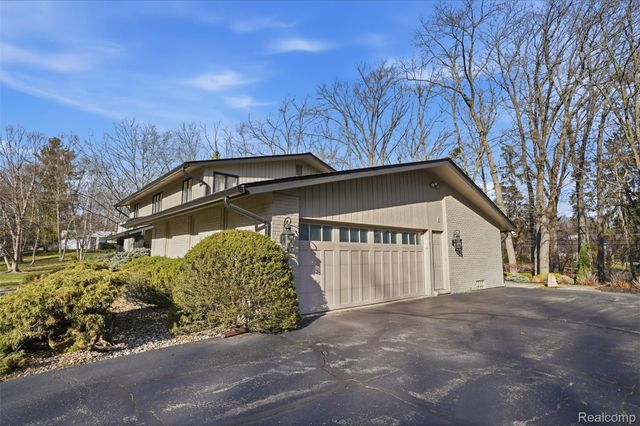 32322 Scenic Lane, Franklin Village, MI 48025
