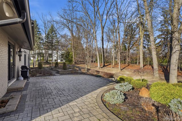 32322 Scenic Lane, Franklin Village, MI 48025