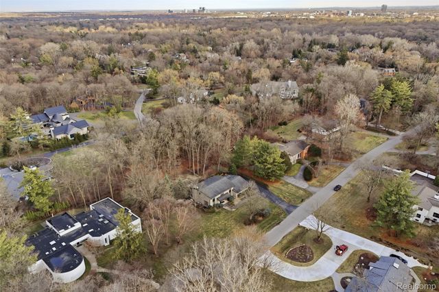 32322 Scenic Lane, Franklin Village, MI 48025