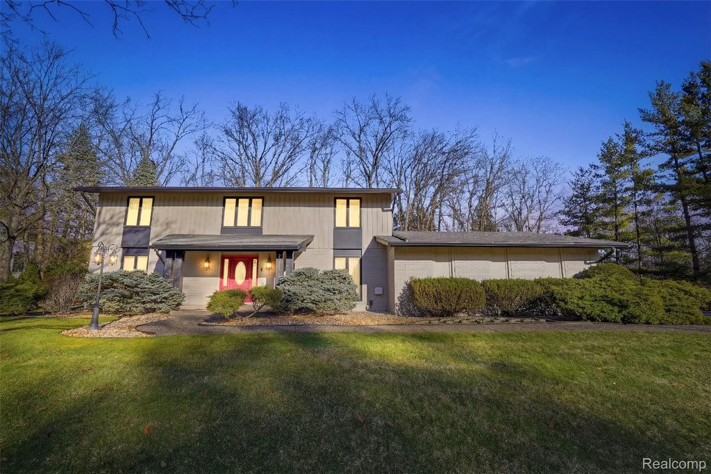 32322 Scenic Lane, Franklin Village, MI 48025