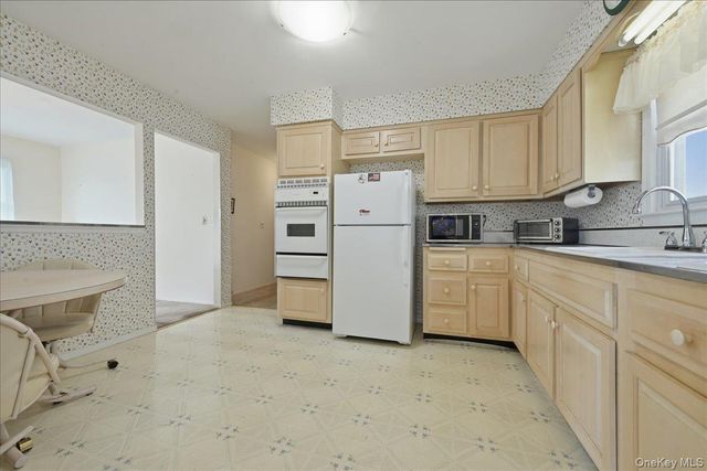 6 Brokaw Avenue, Floral Park, NY 11001