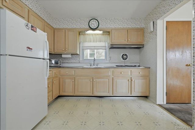 6 Brokaw Avenue, Floral Park, NY 11001