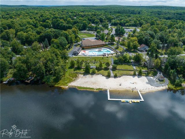 8138 Pecan Terrace, Coolbaugh Twp, PA 18466