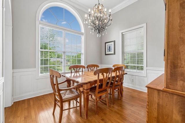 3841 Stevens Ln, Nashville, TN 37218
