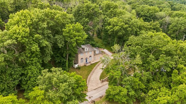 3841 Stevens Ln, Nashville, TN 37218
