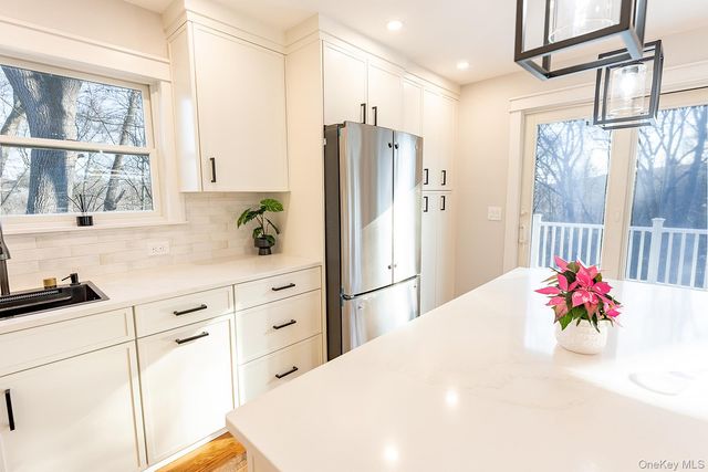 8 Overlook Court, Cortlandt Manor, NY 10567