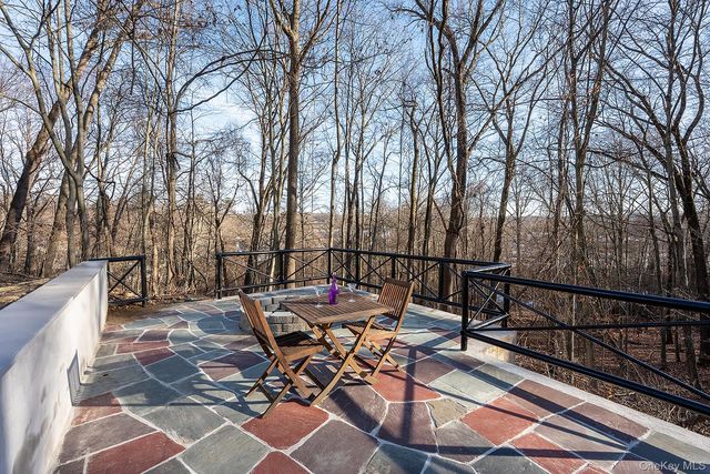 8 Overlook Court, Cortlandt Manor, NY 10567