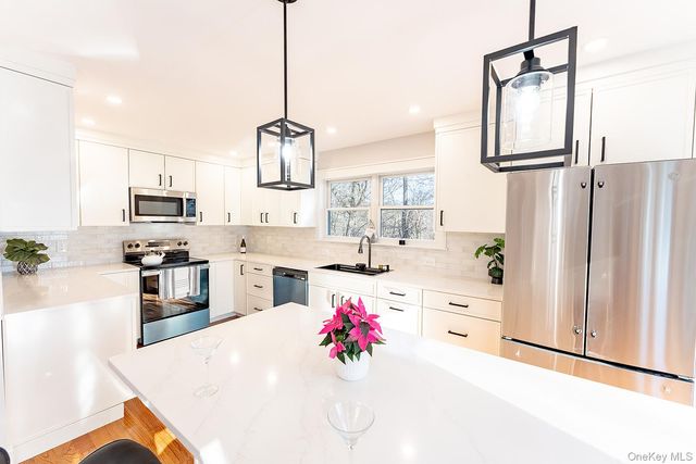 8 Overlook Court, Cortlandt Manor, NY 10567