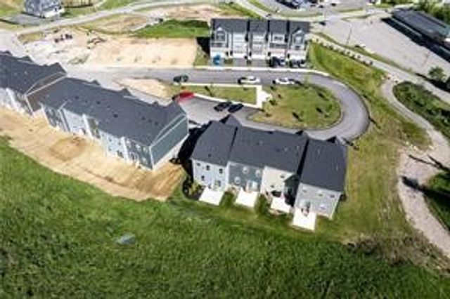 231 Yellowwood Court, South Strabane, PA 15301