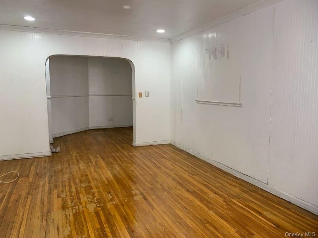 7610 34th Avenue 2M, Jackson Heights, NY 11372