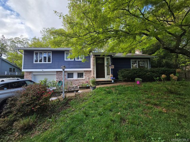 21 Woodridge Lane, Sea Cliff, NY 11579