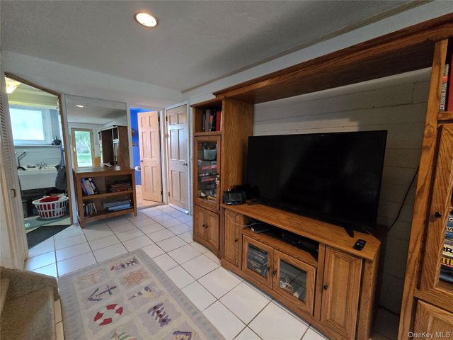 21 Woodridge Lane, Sea Cliff, NY 11579