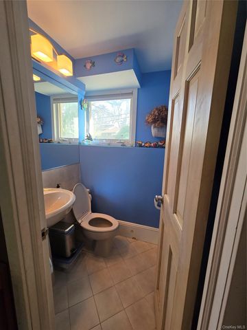 21 Woodridge Lane, Sea Cliff, NY 11579