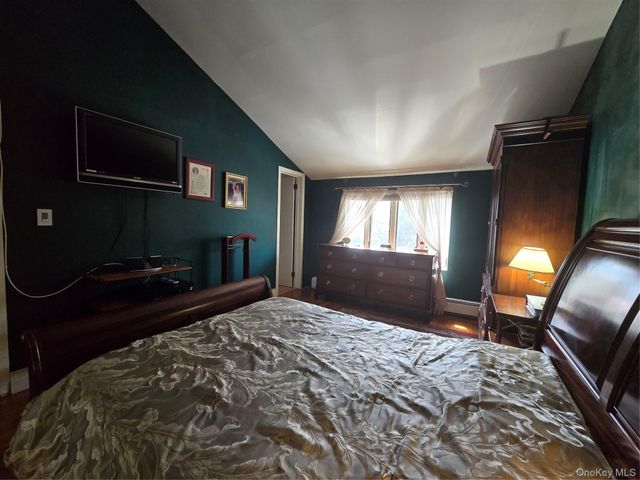 21 Woodridge Lane, Sea Cliff, NY 11579