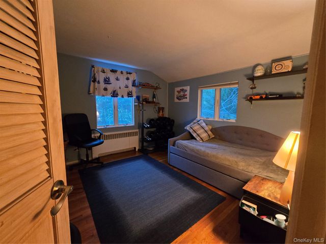 21 Woodridge Lane, Sea Cliff, NY 11579