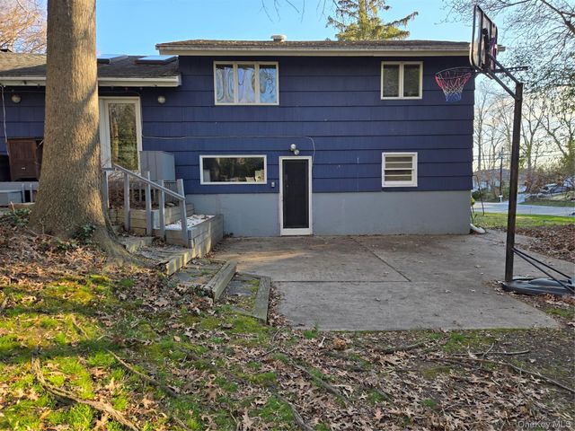 21 Woodridge Lane, Sea Cliff, NY 11579