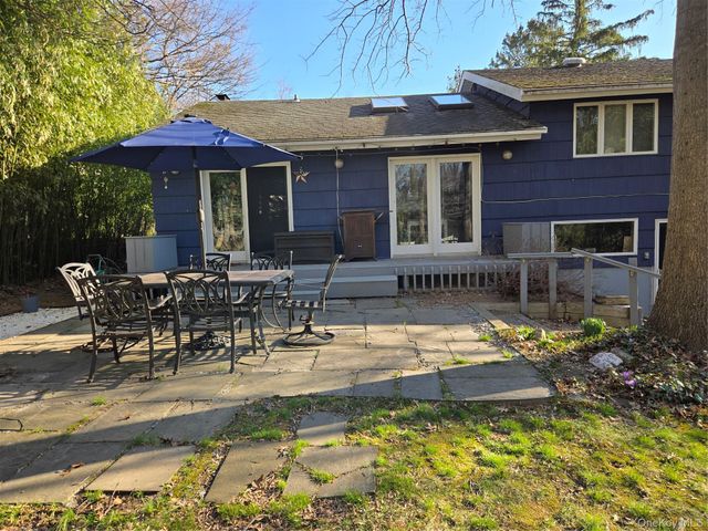 21 Woodridge Lane, Sea Cliff, NY 11579