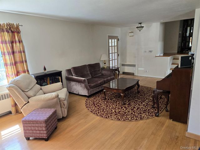 21 Woodridge Lane, Sea Cliff, NY 11579