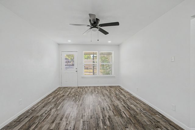 1209 Grinnell Street, Dallas, TX 75216
