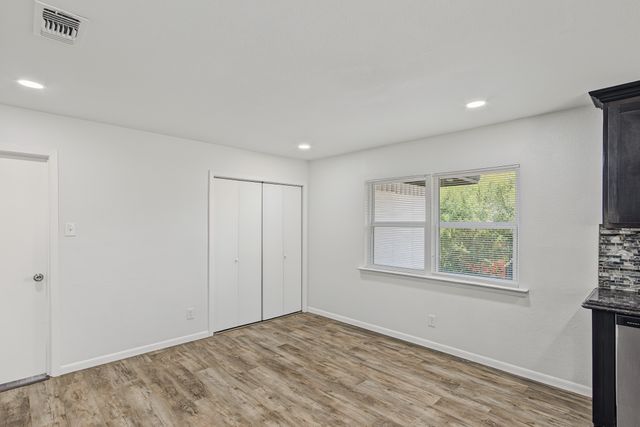 1209 Grinnell Street, Dallas, TX 75216