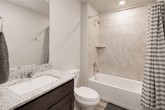 2218 Spyglass Drive, Navasota, TX 77868