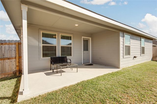 2218 Spyglass Drive, Navasota, TX 77868