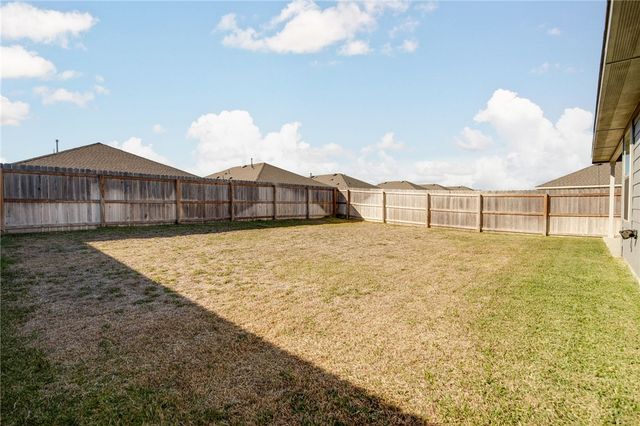 2218 Spyglass Drive, Navasota, TX 77868