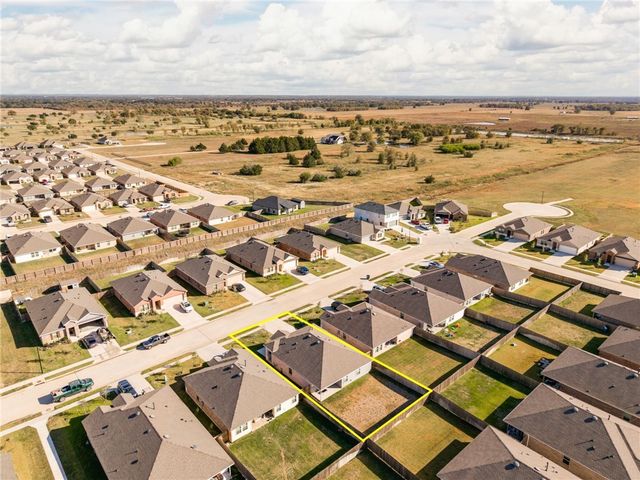 2218 Spyglass Drive, Navasota, TX 77868