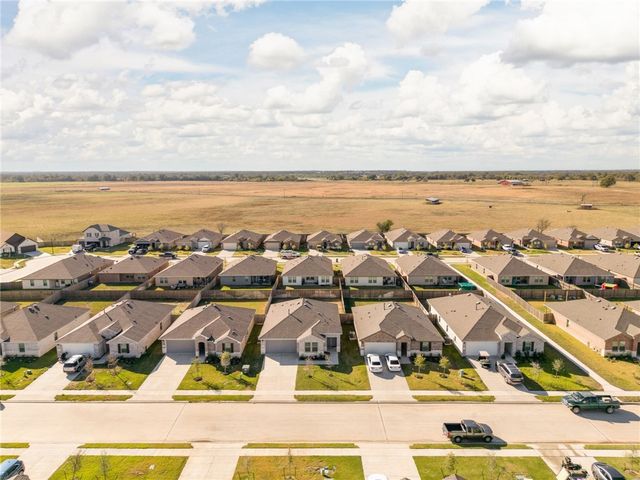 2218 Spyglass Drive, Navasota, TX 77868