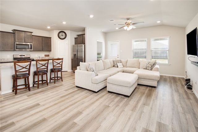 2218 Spyglass Drive, Navasota, TX 77868