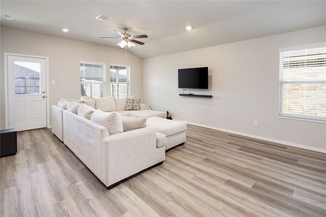 2218 Spyglass Drive, Navasota, TX 77868