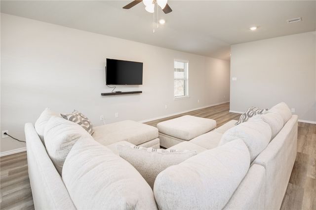 2218 Spyglass Drive, Navasota, TX 77868