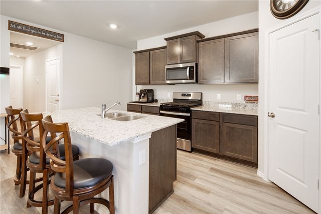 2218 Spyglass Drive, Navasota, TX 77868