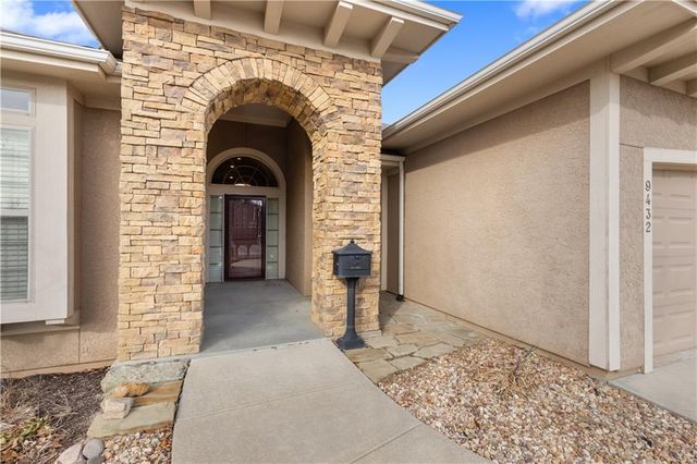 9432 W 158th Street, Overland Park, KS 66221