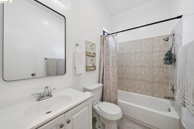 1946 E 20Th St, Oakland, CA 94606