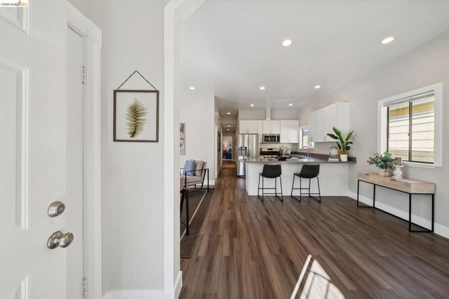 1946 E 20Th St, Oakland, CA 94606