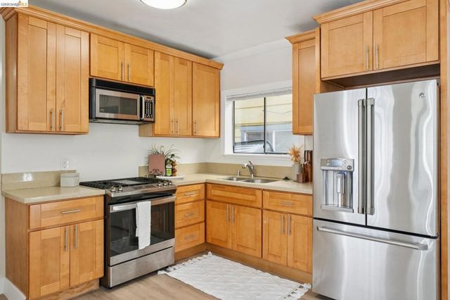 1946 E 20Th St, Oakland, CA 94606